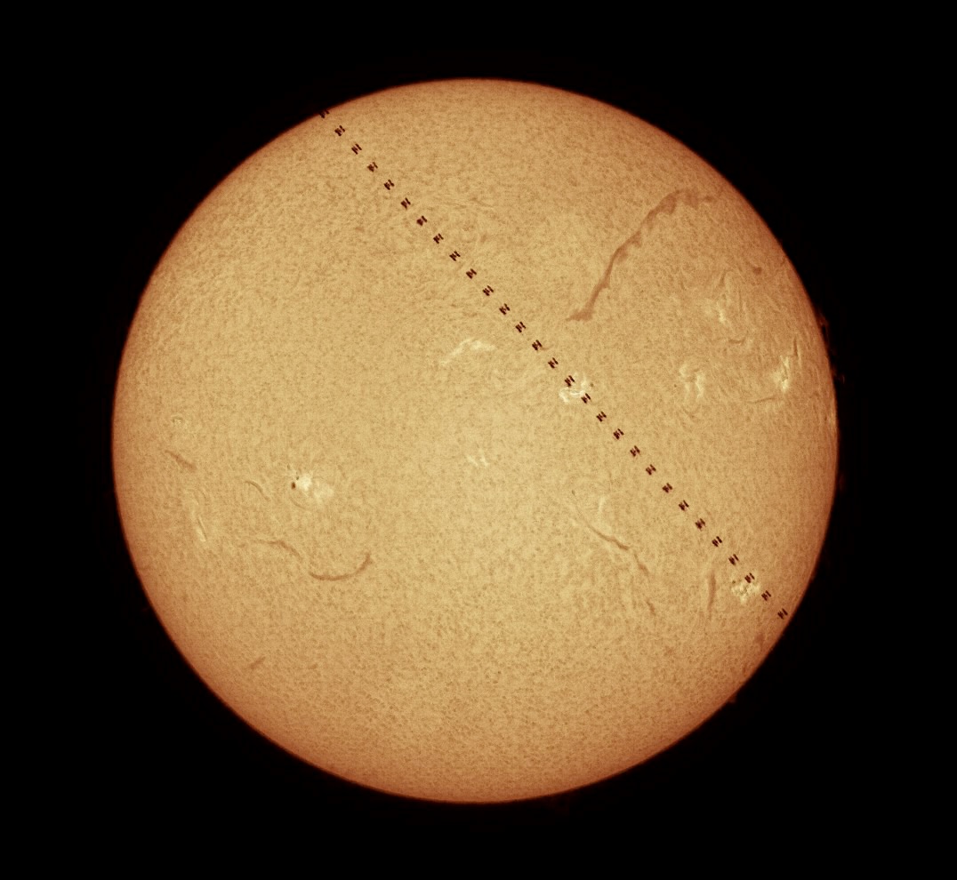 Tránsito de la ISS por el Sol